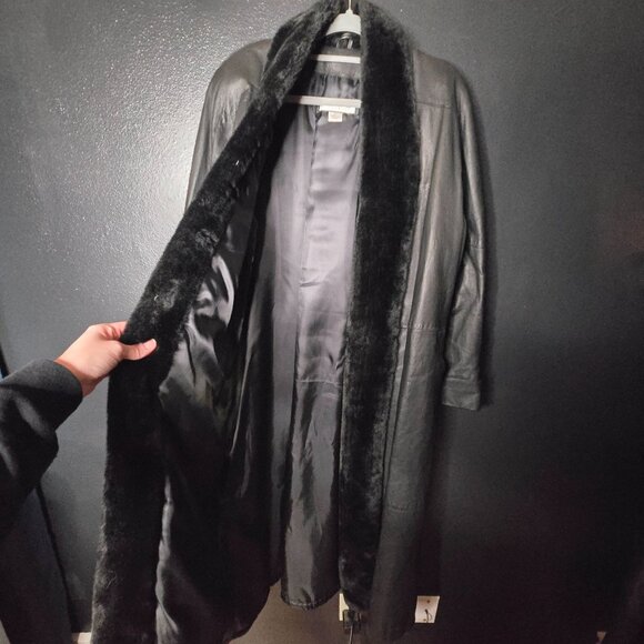 Vintage Women's M Black Leather Faux Fur Long Coat Trench Overcoat Classic Style - Picture 13 of 13